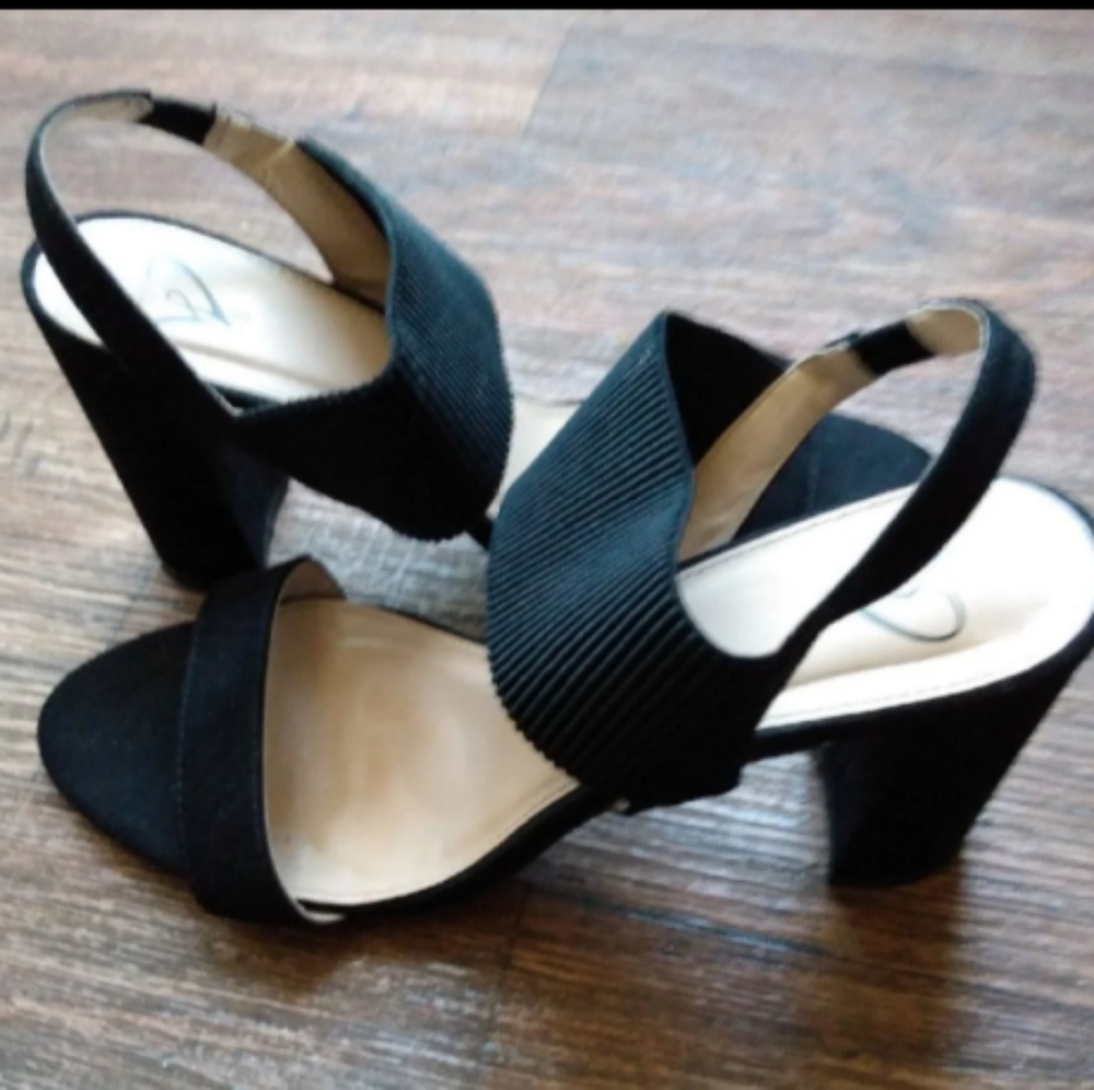 Heels - Picture 2 of 3